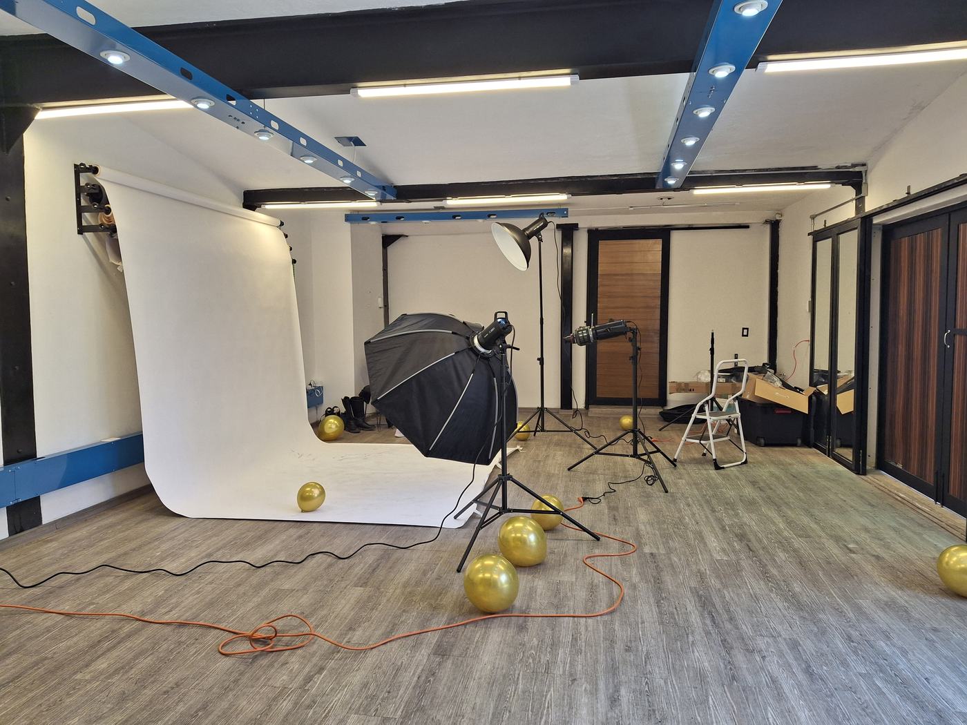 Canvas 90 configurado como estudio fotográfico con equipo profesional